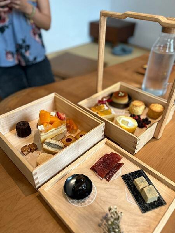 台北大同-大稻埕秘境中的大宅悠閒時光-AKA café(內含包廂價格）