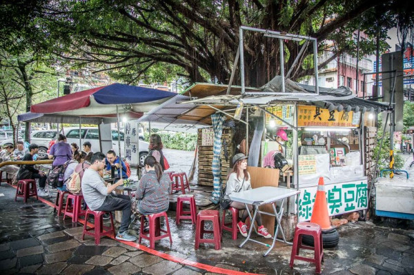 [宜蘭美食]綠色臭豆腐/礁溪美食，天然青草發酵的綠綠臭豆腐！ - 大手牽小手。玩樂趣