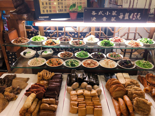 桃園美食/平鎮區 中壢新老牌牛肉麵 加麵加湯免費