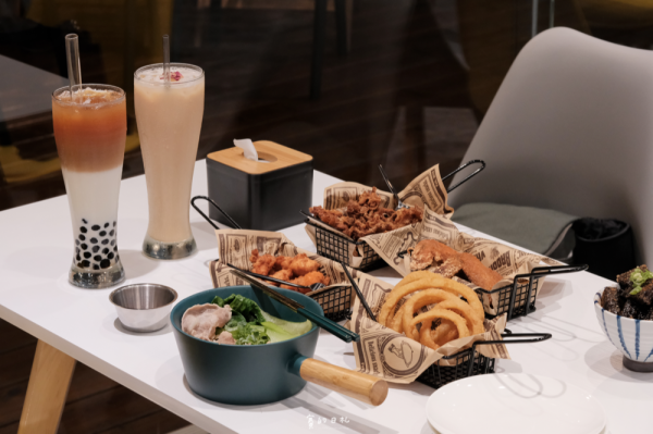 雞茶大隊 ThirsTea｜台中西區美食｜吃著豆乳炸雞、喝著一杯茶，談著我們一起旅遊過的美好曾經 ♪