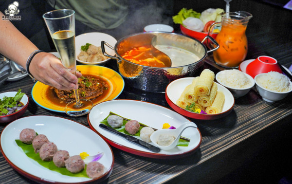 北高雄左營 | Roof Ocean 重新改造回歸，THAI MO-FAI 泰式經典鍋物、泰式南洋料理、聚餐放鬆推薦 - 跟著尼力吃喝玩樂＆親子生活