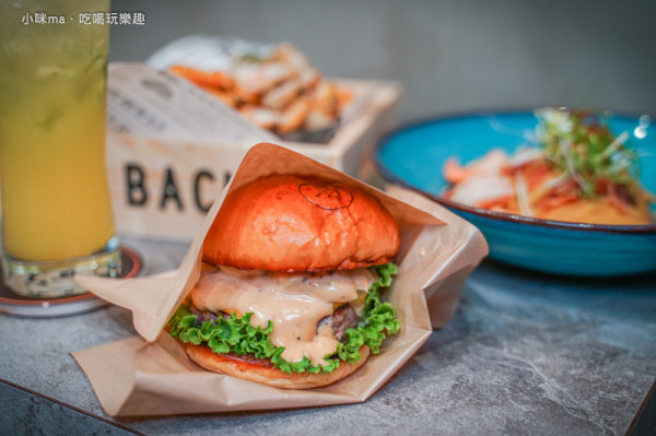 Lay Back ▏超juicy的和牛漢堡香甜多汁 又一間讓我驚豔的美式漢堡。好吃又好拍 甜點部分也絕對不能錯過。捷運信義安和站