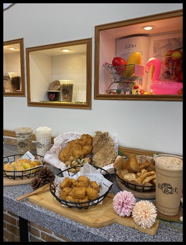 【大里美食推薦】【薪 食 漟 ( 純天然冰沙+溫體香雞排 )】有冰沙。果汁。咖啡。冷熱飲還有甜的鹹的應有盡有