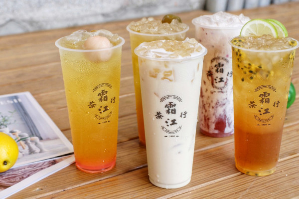 人潮擠爆老宿舍！審計新村復古文青茶飲，銅板價30元起，滿版雪克杯shake網美牆