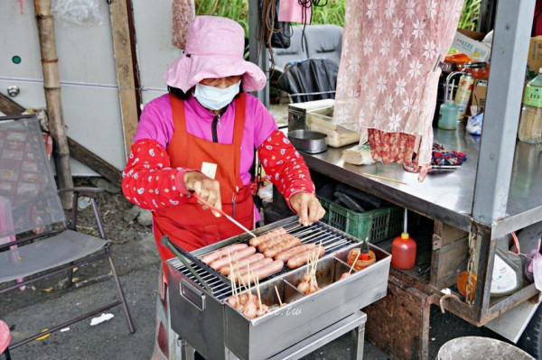 【宜蘭】頭城 竹安溪香腸 隱身在溪邊的阿公阿嬤香腸攤 - 水晶安蹄 不務正業過生活