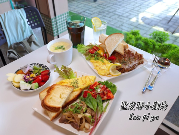 聖皮耶小廚房 San pi ye：全天早午餐新店開賣！選用當日市場採購食材，媽媽手作.健康清爽調味給你天然無負擔的美味饗宴｜近台南火車站後站.台南一中.民族地下道 - 進食的巨鼠