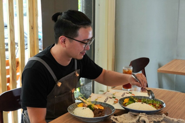 台中美食 │ Corico咖哩食所 台中必吃咖哩推薦 獨家限定版蝦醬咖哩必點 還有咖哩包可以買回家