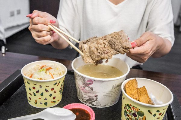 原汁排骨湯和平本舖｜湯鮮肉大塊！原汁排骨湯+蛋炒飯百元出頭就能吃到
