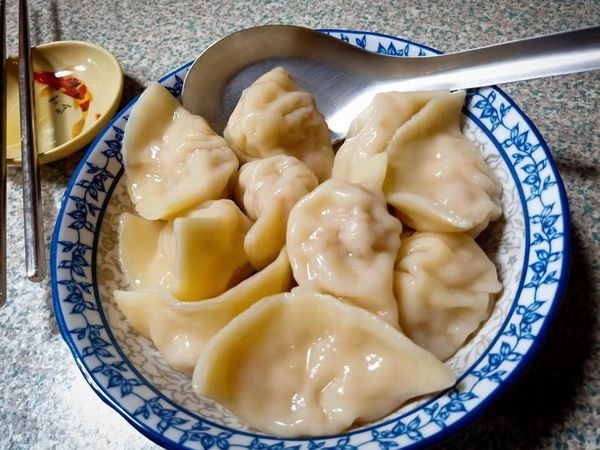 大街小巷裡尋常人家的美味～沺欣商行水餃麵攤。