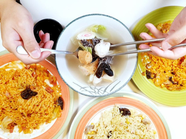 台中美食 │ 阿米果食堂 鍋物、炒泡麵、關東煮、丼飯、咖哩飯 上百道料理逢甲學生最愛 逢甲夜市美食