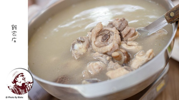 平價熱炒店竟然有十幾種雞肉料理，調味上不會太重鹹重油，很適合全家大小來吃｜布雷克出走旅行視界