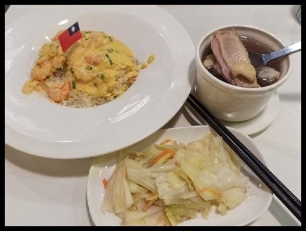 飯大廚-創意醬炒世界 精誠店  創意醬料配上Q彈飽滿米飯  尤其金沙蝦仁炒飯 濃郁鹹香爆發，美味愛不釋口！