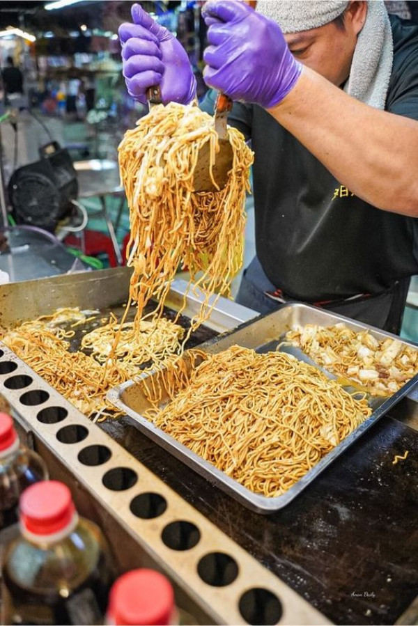 | 高雄美食 |一週只賣一天/日本道地的蛋包炒麵淋上明太子醬超好吃/福岡天神日式炒麵