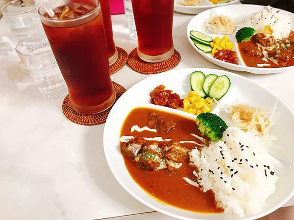 ||吃。台北|| Thursday拜喜咖啡 咖哩飯小清新咖啡館
