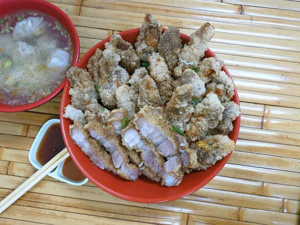 青埔超隱密美食，只要150元就有超浮誇的蚵仔酥+燒肉蓋飯，每天只賣三小時哦~