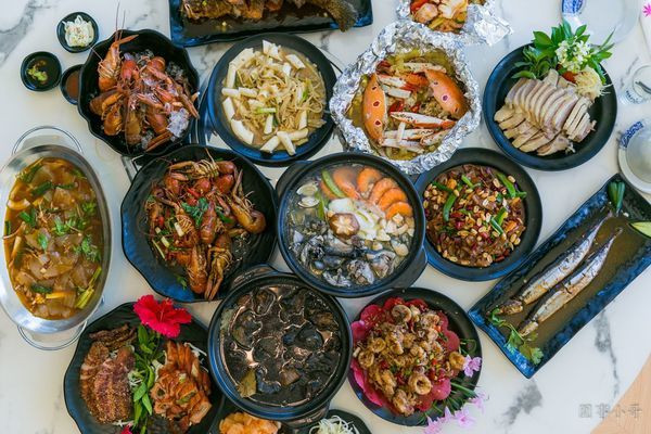 中壢新屋永安美食-新屋黑鑽雞,來永安漁港除了海鮮還有更好的美食選擇!還有室外親子SPA跟沙坑遊戲區喔!（邀約）