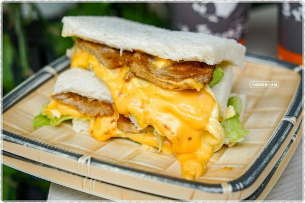 台中少見起司瀑布? 超銷魂爆漿燒肉歐姆蛋吐司，味覺與視覺滿分，脆皮蛋餅、手作百分百牛肉漢堡限量登場