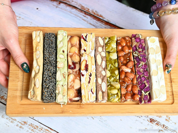 台中伴手禮推薦，採日本海藻糖製作，低熱量不黏牙，口味超多，試吃到飽不用錢！