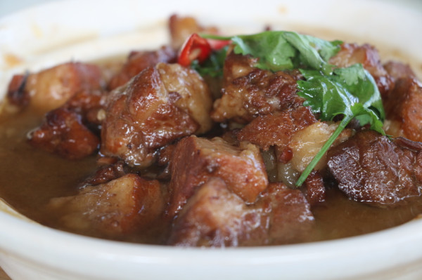 東海岸美食-吃飯配鯊魚！鯊魚黑幫餐廳