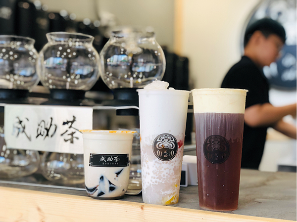 【台北美食￭松山區】ChangeCha成助茶￭台北長安店 x 手搖飲料就能喝到摩摩喳喳！成助茶明星特調、南亞風味征服我胃║ 松山區飲料、松山飲料推薦、台北飲料、南京復興飲品