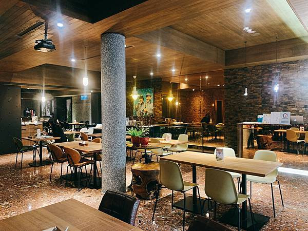 【薆悅精品inn cafe】工業風環境佳平價咖啡廳~西門咖啡廳/捷運西門站/漢堡義大利麵咖啡輕食/不限時/wifi