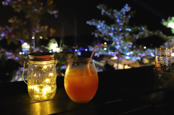 Visions微醺餐酒館：台南安平必訪！隱身亞果遊艇園區內的微醺酒吧，情侶約會浪漫景點｜台南景觀餐廳 - 進食的巨鼠