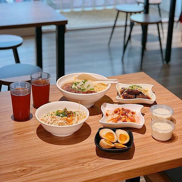 東區裡的平價料理，適合每天吃的百元小資族美食 | 【台北市大安區-忠孝復興站】燒匠食堂