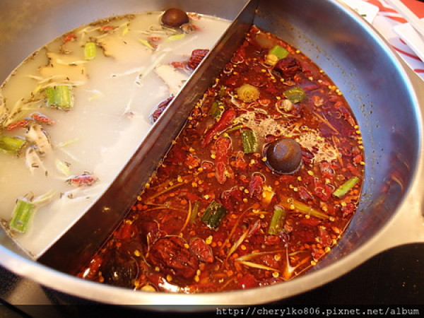 【台北中山】韻味十足~小蒙牛頂極麻辣養生鍋(南京店)