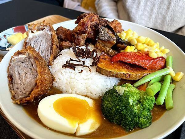 台北中山巷內│羅本家咖哩：日本東京歸國職人手藝像家的味道，日本經典&南洋椰香咖哩專賣店│京站時尚廣場旁巷內【附菜單】