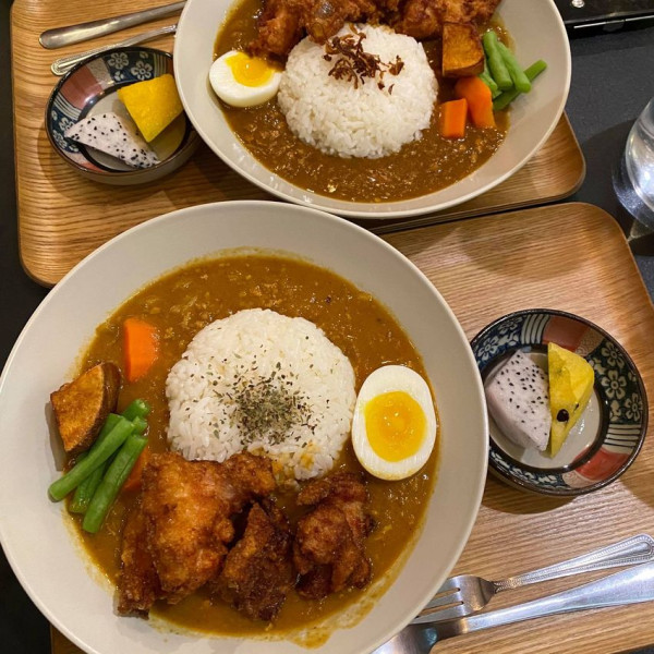 台北咖哩飯推薦【羅本家咖哩專賣店】有加肉燥的咖哩帶點微辣 咖哩控必吃!台北車站美食台北京站轉運站捷運中山站美食♥食尚期貨小咪推薦台北巷弄平價美食