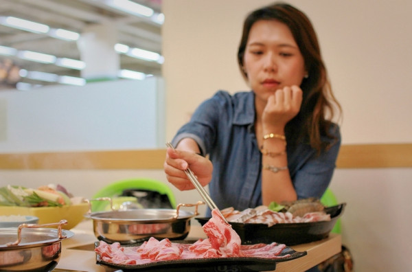 桃園鍋物美食/中壢樂福鍋，隱身在內壢家樂福生鮮區旁的個人鍋物，只要198就可無限吃到飽！ - Ann‧榜哥‧生活事務所