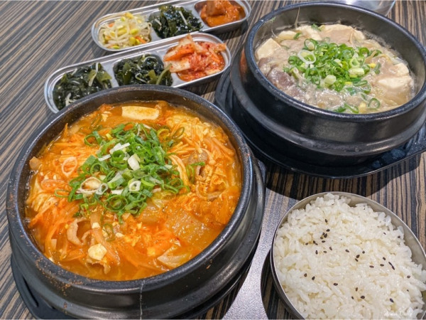 | 高雄美食 |好吃的韓國豆腐煲﻿湯頭超讚/阿啾喜韓國豆腐煲