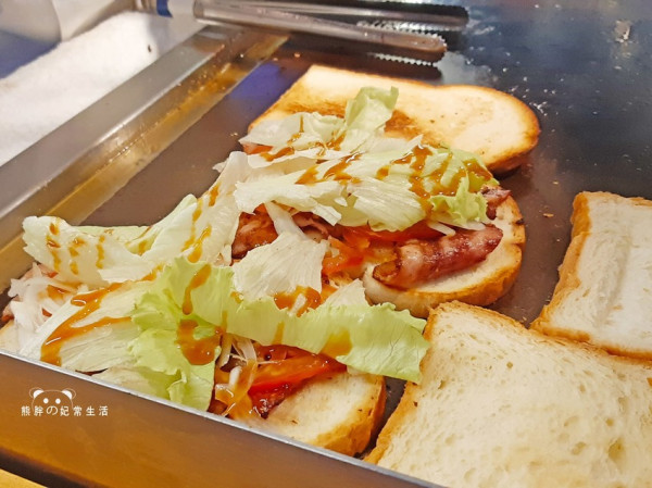 【台中西區】維京人三明治，富地市場人氣必吃美食，現點現做，口感層次分明，餡料豐富，台中美食推薦