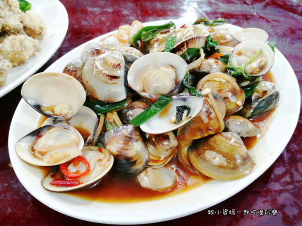 【新北市萬里區美食記】三協香萬里蟹 高CP值現撈海鮮餐廳 各式生猛海鮮 熱炒炒麵 鄰近萬里漁港