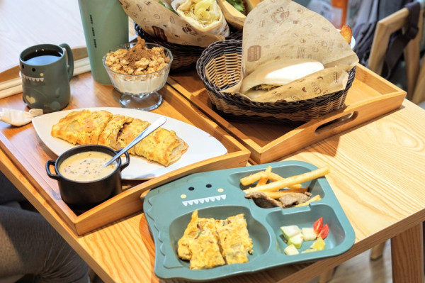 【高雄 日十早午餐。 選擇困難症的網美早午餐店／高雄鳳山平價早午餐】鳳山文山店