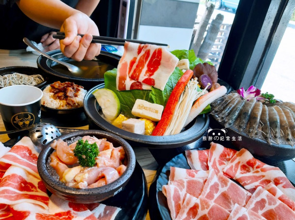 【台中豐原】嗑肉石鍋-豐原店，超人氣連鎖火鍋美食，環境舒適、食材餐點新鮮，無限享用飲料霜淇淋，服務優質，還免服務費，台中美食推薦