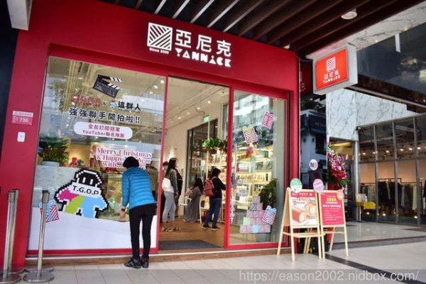 亞尼克菓子工坊新莊店。新開幕，新鮮好吃的生乳捲。原味生乳捲/雪戀莓生乳捲/鮮芋奶霜生乳捲