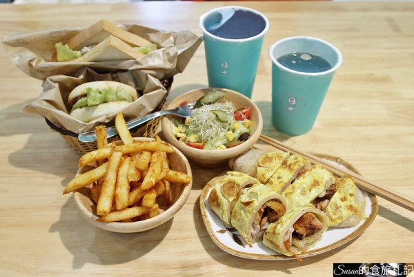 北區早餐|日十。早午食專賣店台中健行店，從台南來的文青風古早味早午餐，外帶、外送也有舒適的內用空間 提供插座 健行國小早餐