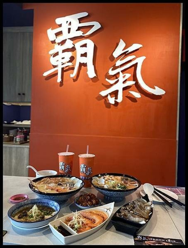 【台中西屯美食推薦】【霸氣螃蟹海鮮粥-西屯店】澎湃海味果真很霸氣,滿滿海鮮保證口口滿足,鮮甜美味的粥品讓人垂涎三尺