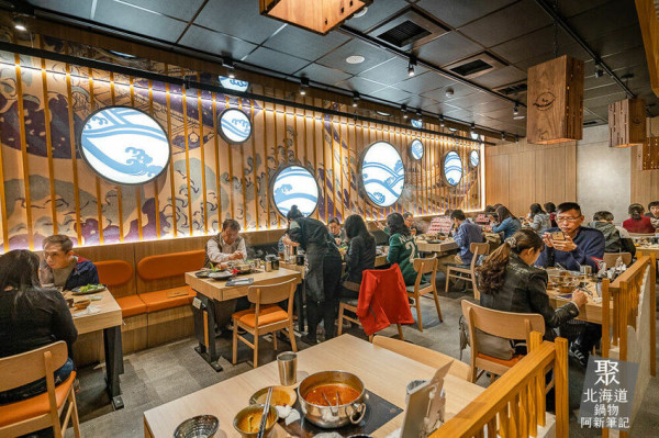 阿新筆記|聚北海道公益店|期待已久的台中店開幕啦！一秒飛日本，北極熊牛奶鍋超可愛，還有自助吧吃到飽～