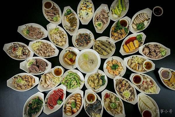 桃園龜山美食-一品吉米粉湯香菇肉粥！三十多種銅板價小菜任君挑選，搭配米粉湯跟肉粥滋味無窮！(邀約)