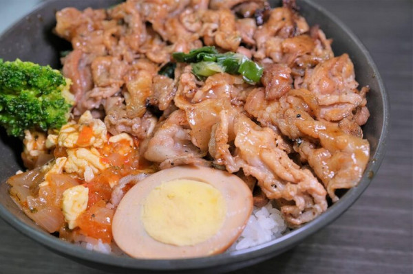 有為火烤便當｜百元有找的招牌燒肉便當！大推照燒雞腿排便當！台中燒肉便當推薦、台中烤肉便當推薦、北區便當推薦、台中外送便當推薦、北區外送推薦