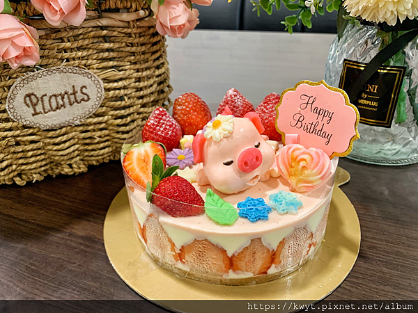 【板橋造型蛋糕推薦】花園腳印蛋糕店。客製化的多款式造型蛋糕，各種節日都可以來這裡買蛋糕慶祝！