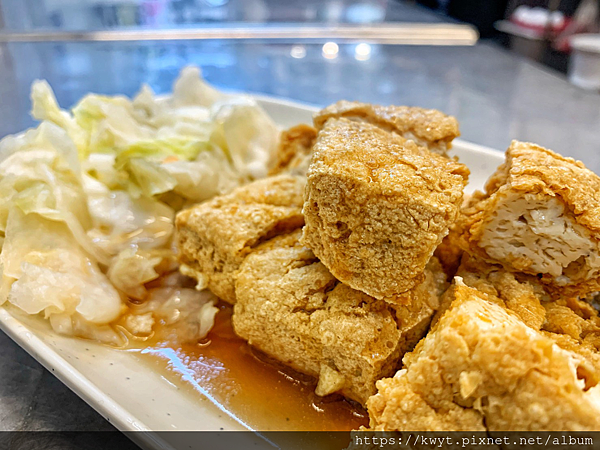 【中壢美食 / 大腸麵線推薦】尚好呷大腸麵線臭豆腐。中壢火車站美食，每天現熬湯頭的美味大腸麵線，內附菜單