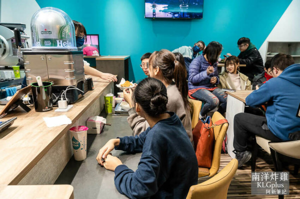 阿新筆記|南洋炸雞KLGPLUS|靜宜大學超夯人氣美食，美式薄皮炸雞鮮嫩多汁，吮指回味不罷手～