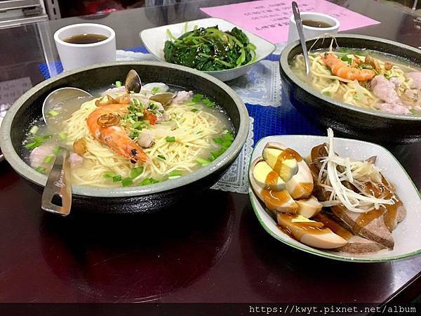 【新竹。美食】倆隻魚食堂。香山區在地美食，用料豐富、料多美味、佛系價，晚餐來吃個什錦麵吧^^