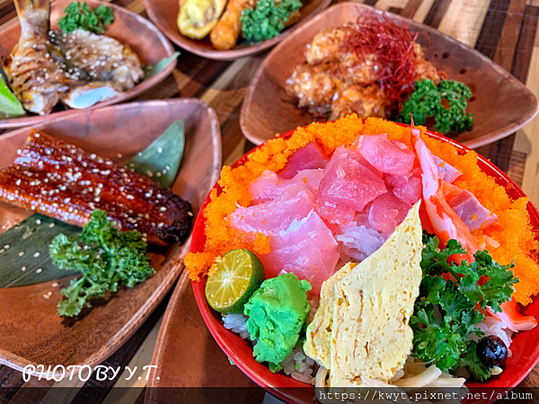 【新竹 / 日式料理 / 丼飯推薦】山口刺身丼飯清大店。位於清大商夜市的超~高CP值生魚片丼飯，滿滿生魚片丼飯NT$99UP！