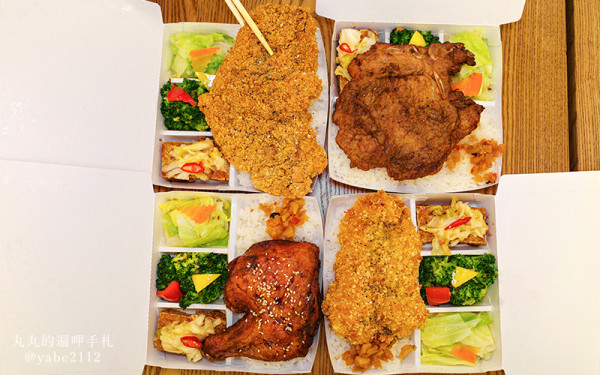 新莊區便當推薦。​​​​​​​正忠排骨飯。新莊區排骨飯推薦。免費湯品紅茶無限暢飲、高雄起家在地人超愛比手掌大的排骨！(菜單價格)