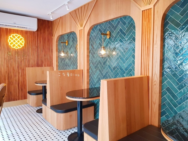 《高雄美食》楓茶記（高美館店）❤網美門市~古典風，復古的莫蘭迪綠｡
