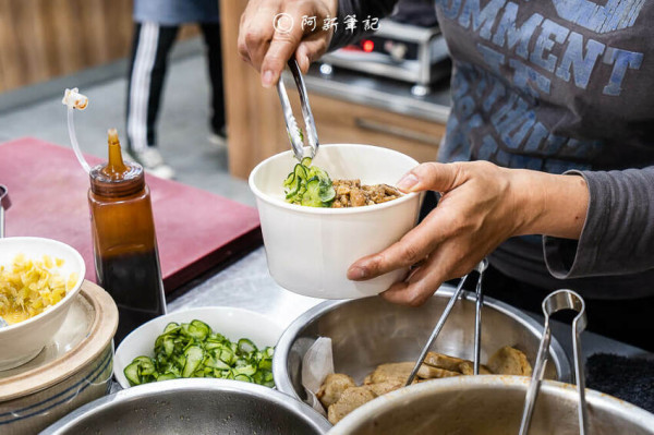 阿新筆記|加飯|台中南屯價美食再加1！邪惡爌肉入口即化超犯規～